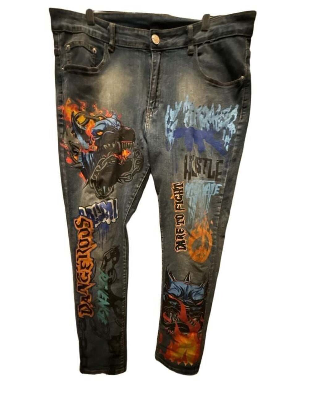 D'ANDIJIESHEN Men's Graphic Print Denim Jeans with Flaming Skull Design